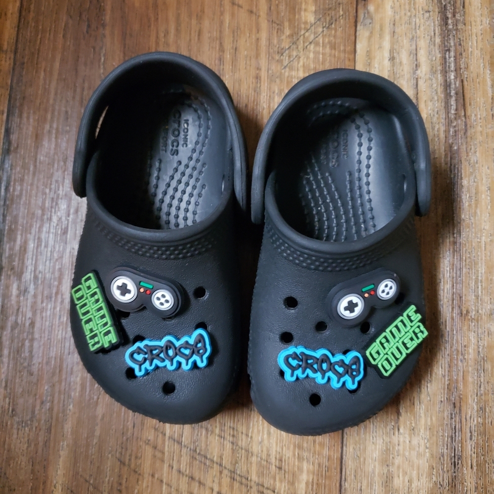 Toddler Boys Sz 6 Crocs With Gamer Charms